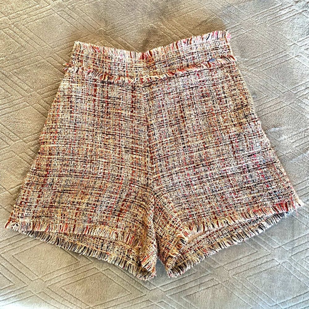 Tweed shorts with pockets and side zipper